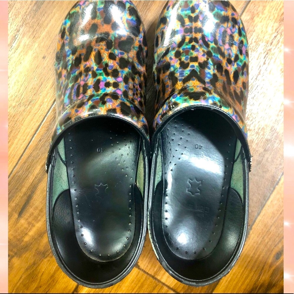 Dansko Multicolor Print Clogs in Size 40